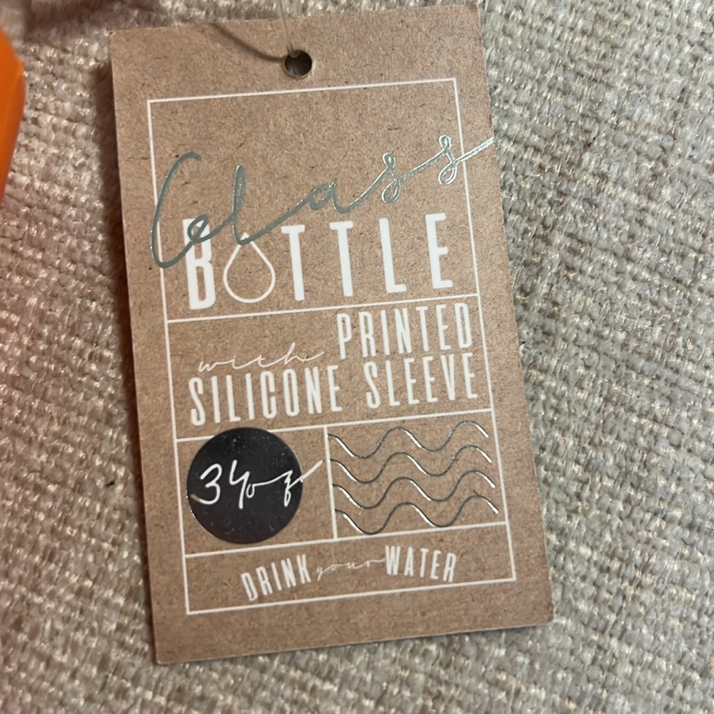 Everyday I’m Hustlin’ glass bottle NWT - Picture 2 of 5